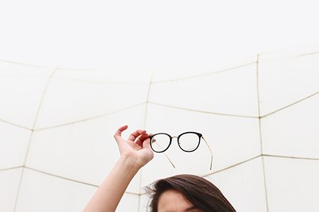 woman-glasses-tile